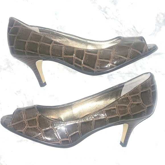 Bandolino Brown Croc Embossed Peep Toe Heels 5.5 | Faux Alligator Print | Retro - Picture 5 of 10